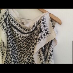 *NWT* small geometric Max Studio tunic white & cream